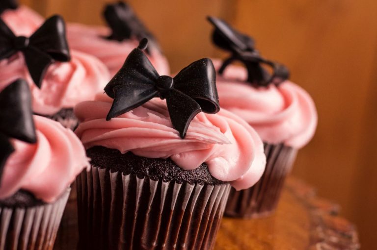 black pink cupcakes with ribbon